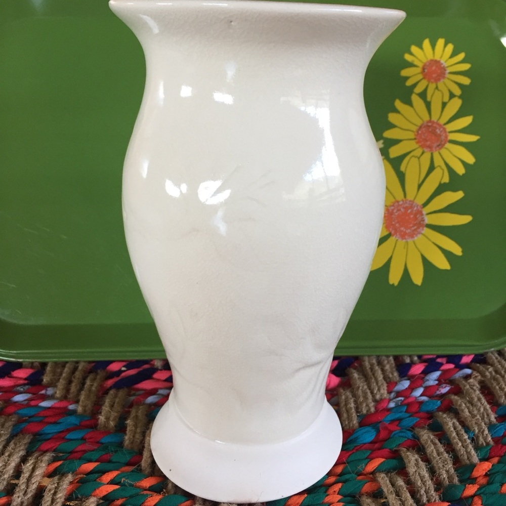 Pretty Face Vase - Picture 8 of 9